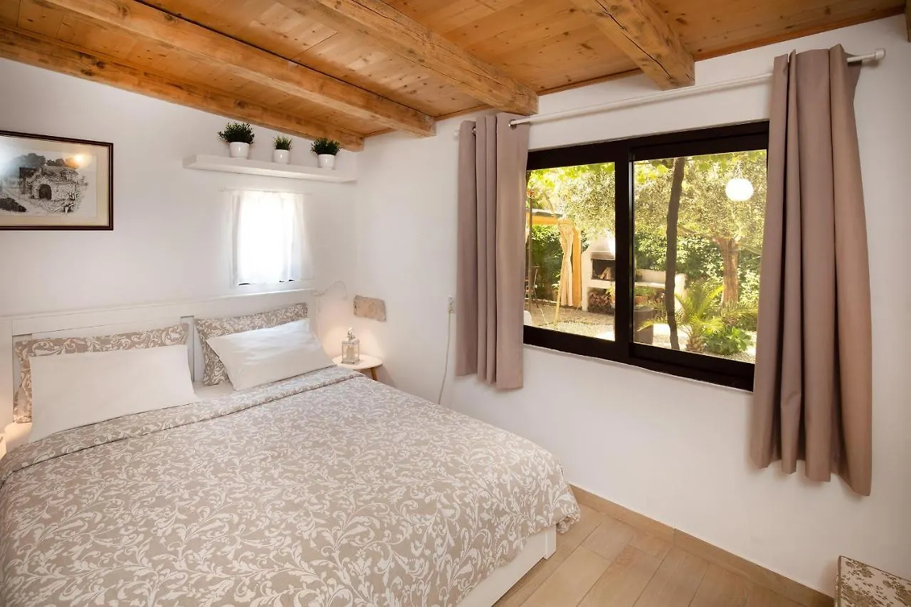 Apartments Mario 2 Pula 0*,  Croatia