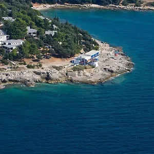 2* Semesteranläggning (resort) Horizont